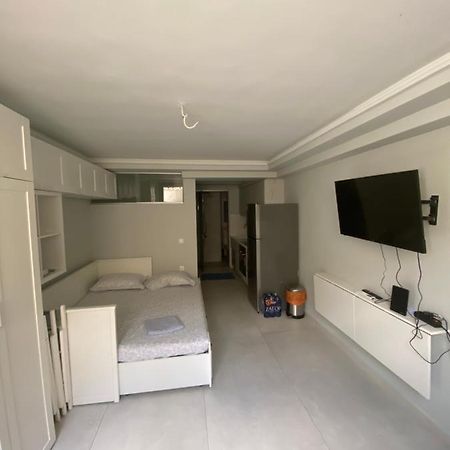 Minimalist Studio Behind Hilton Hotel Ateny Zewnętrze zdjęcie