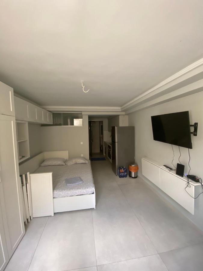Minimalist Studio Behind Hilton Hotel Ateny Zewnętrze zdjęcie