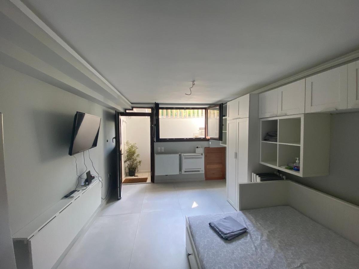 Minimalist Studio Behind Hilton Hotel Ateny Zewnętrze zdjęcie